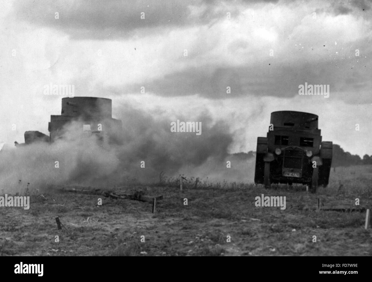 Maneuver dummy tanks hires stock photography and images Alamy