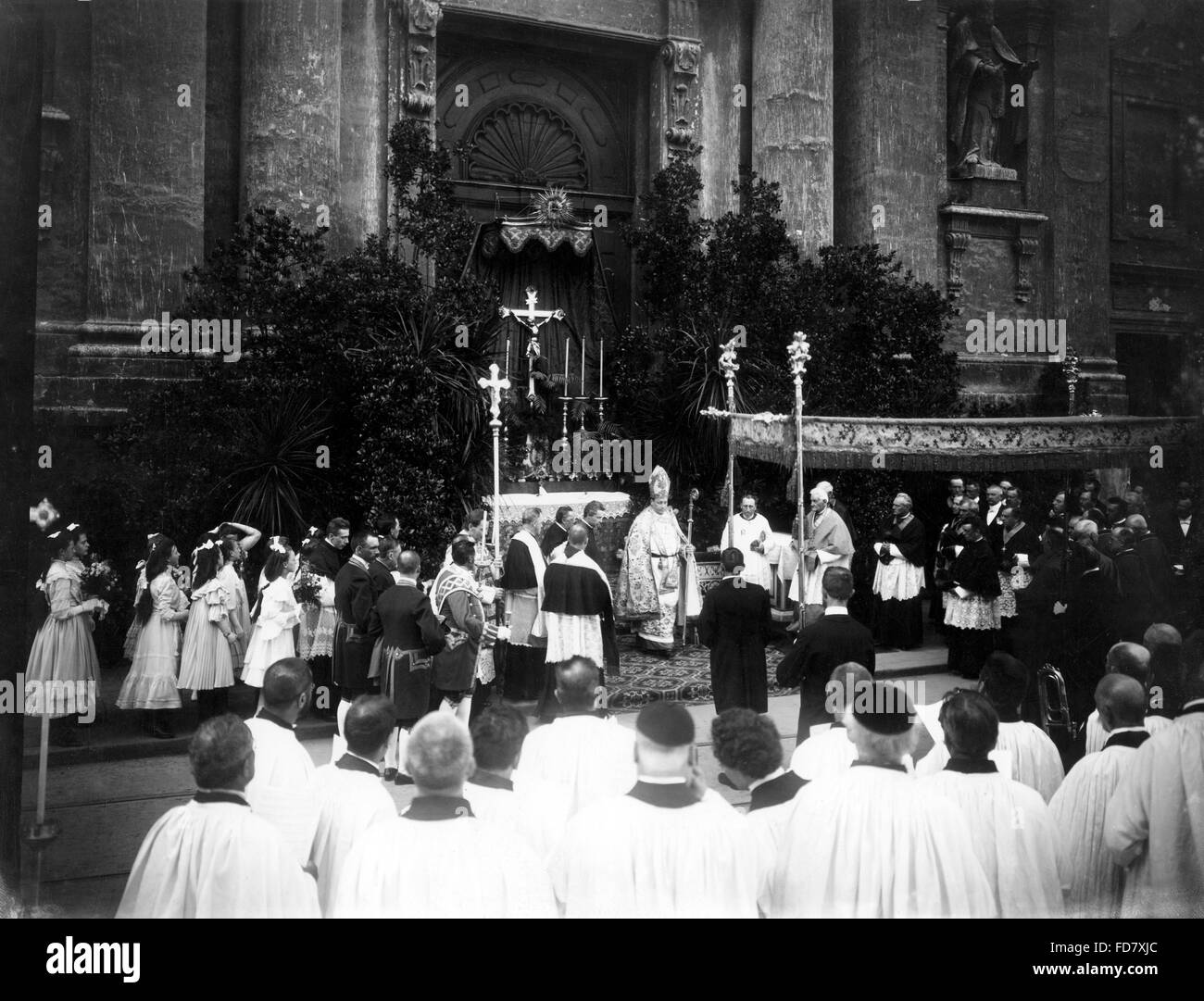 Installation of Archbishop Bettinger, 15.08.1909 Stock Photo