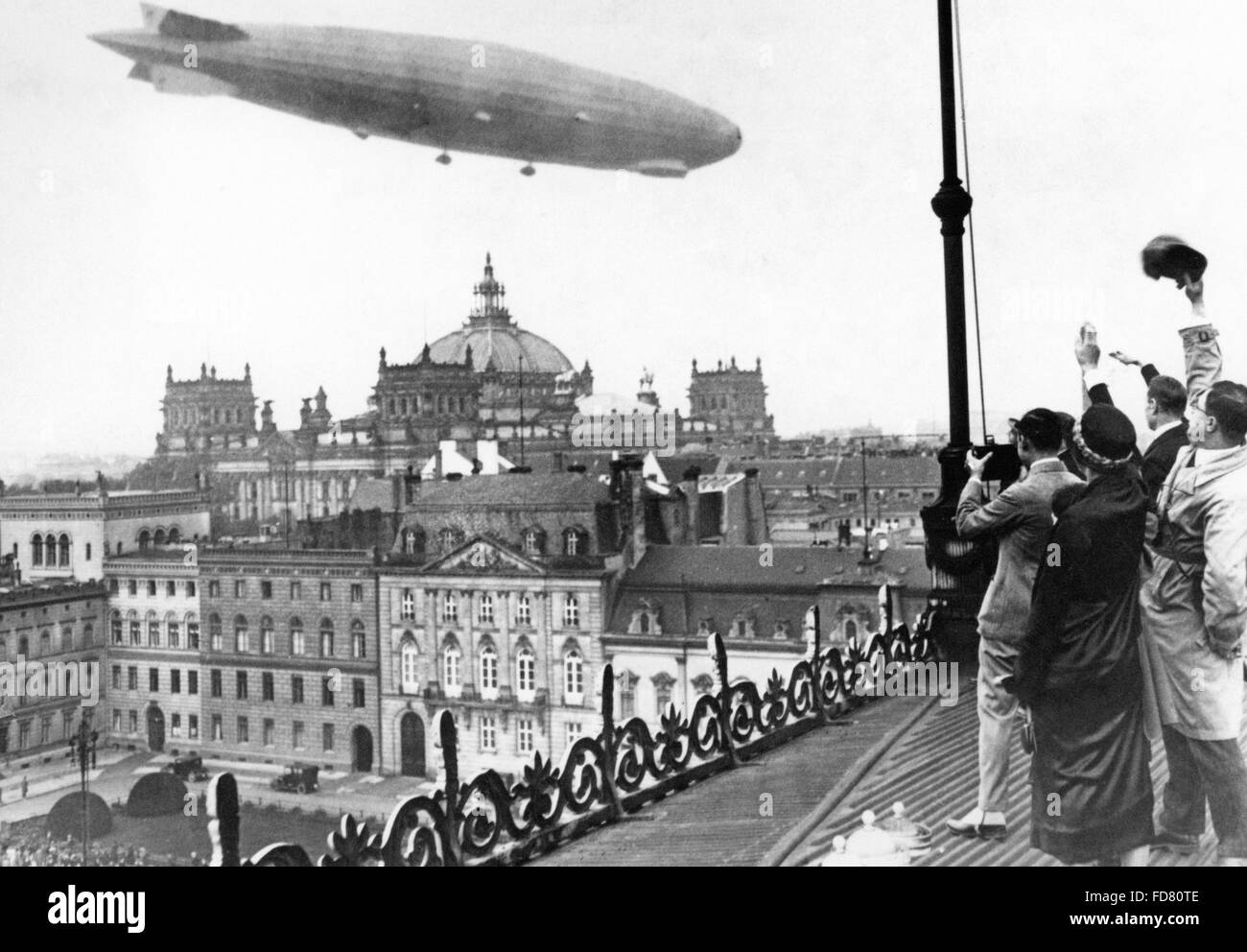 Hotel Adlon with Zeppelin, 1924 Stock Photo