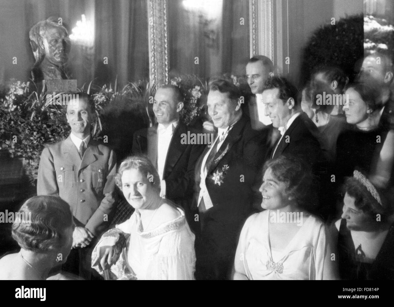 Joseph Goebbels and Hermann Goering with artists in Berlin Stock Photo