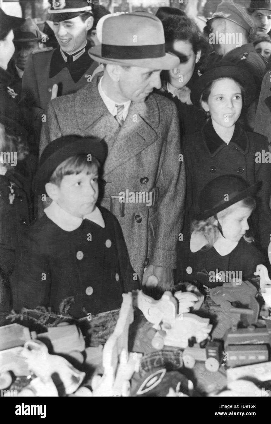 Joseph Goebbels at the Hitler Youth Christmas market, 1942 Stock Photo