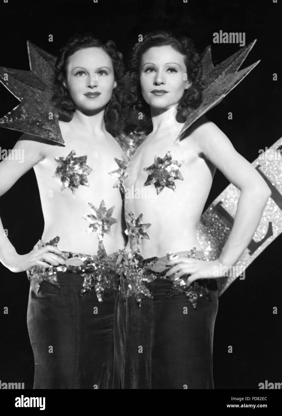 Hedi and Margot Hoepfner in the movie 'Es leuchten die Sterne', 1938 Stock Photo