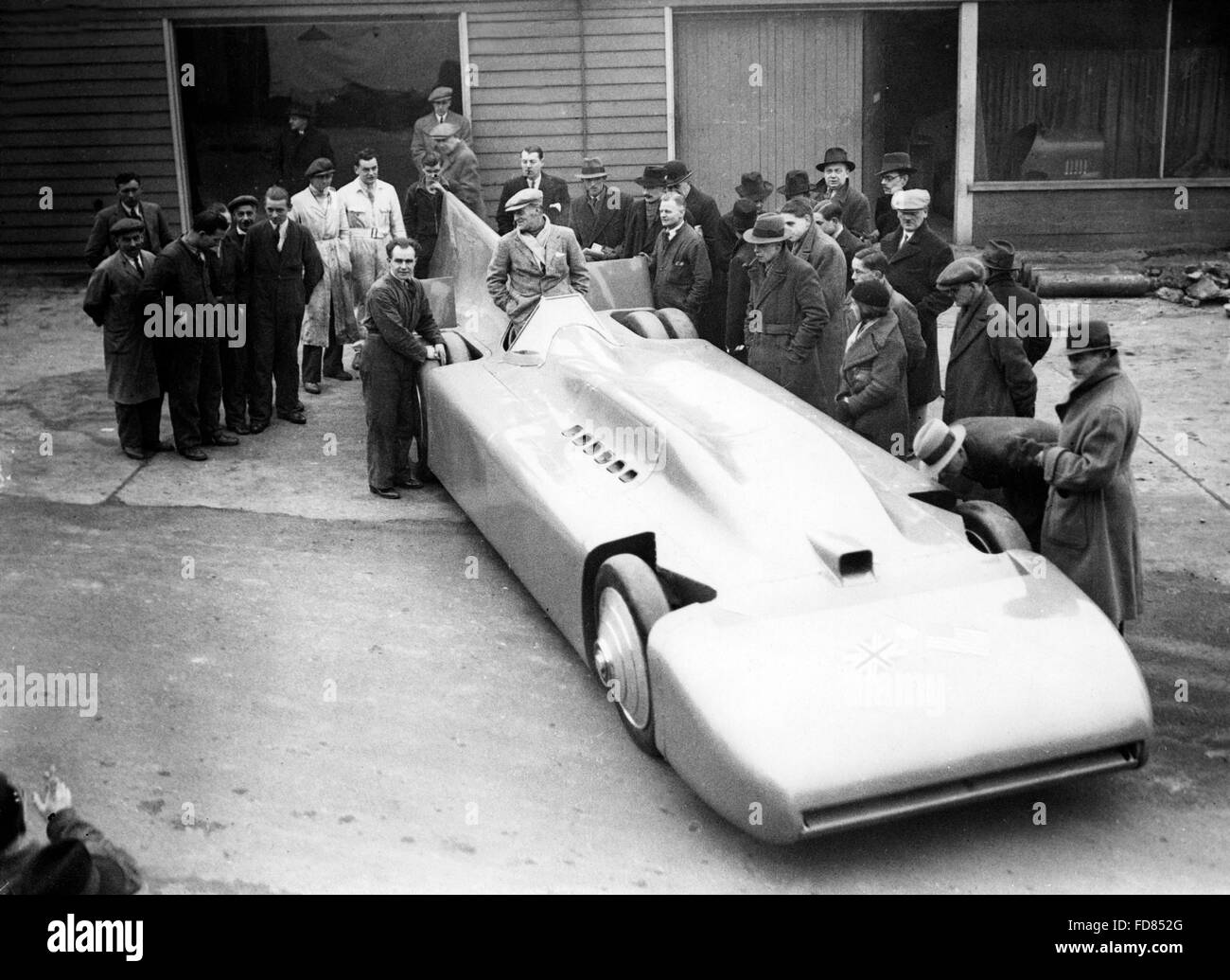 Sir Malcolm Campbell in his racing car Bluebird at Brooklands, 1935 Stock  Photo - Alamy