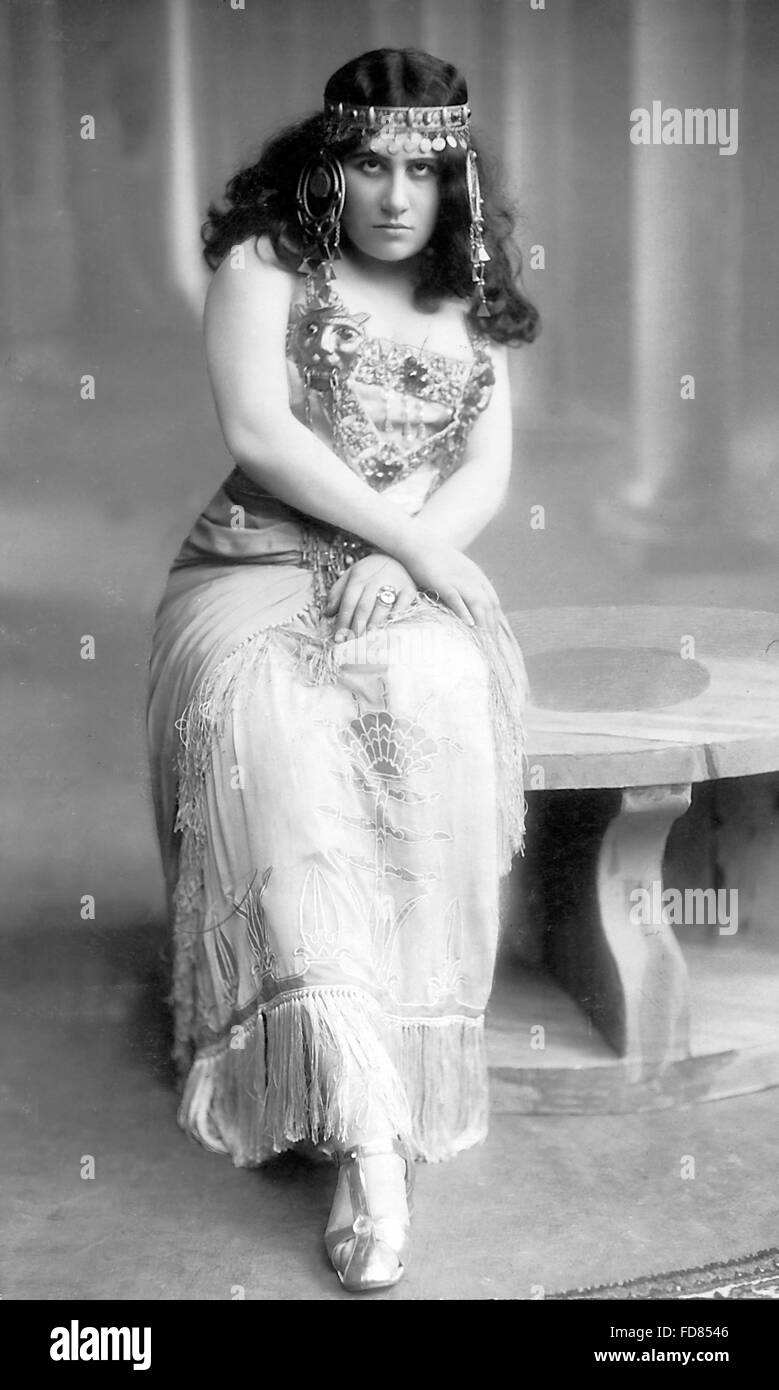 Emmy Destinn dressed as Salome, 1908 Stock Photo
