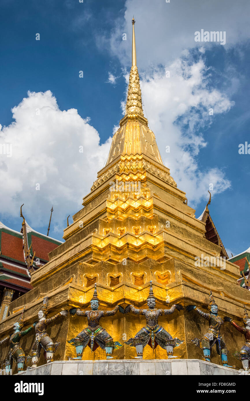 Royal Palace and Wat Phra Keo, Temple of the Emerald Buddha Hanuman mythical temple guards Stock Photo