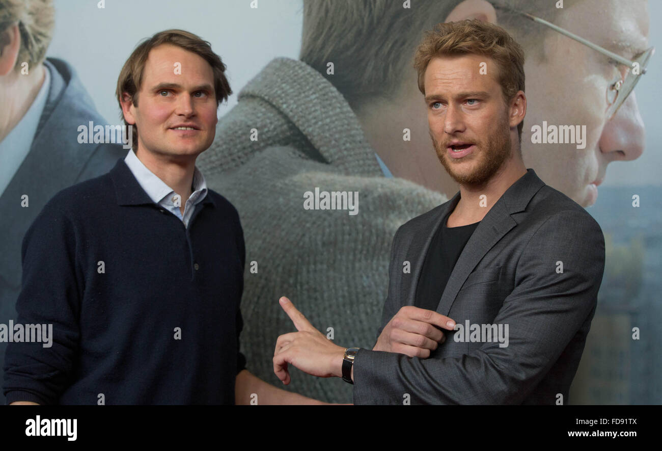 Actors Fabian Hinrichs (l) and Alexander Fehling arrive for the premiere of the television drama 'Der Fall Barschel' (lit. The Barschel Case) in Berlin, Germany, 28 January 2016. The film will be aired on 6 February 2016 on public network ARD. Photo: Joerg Carstensen/dpa Stock Photo