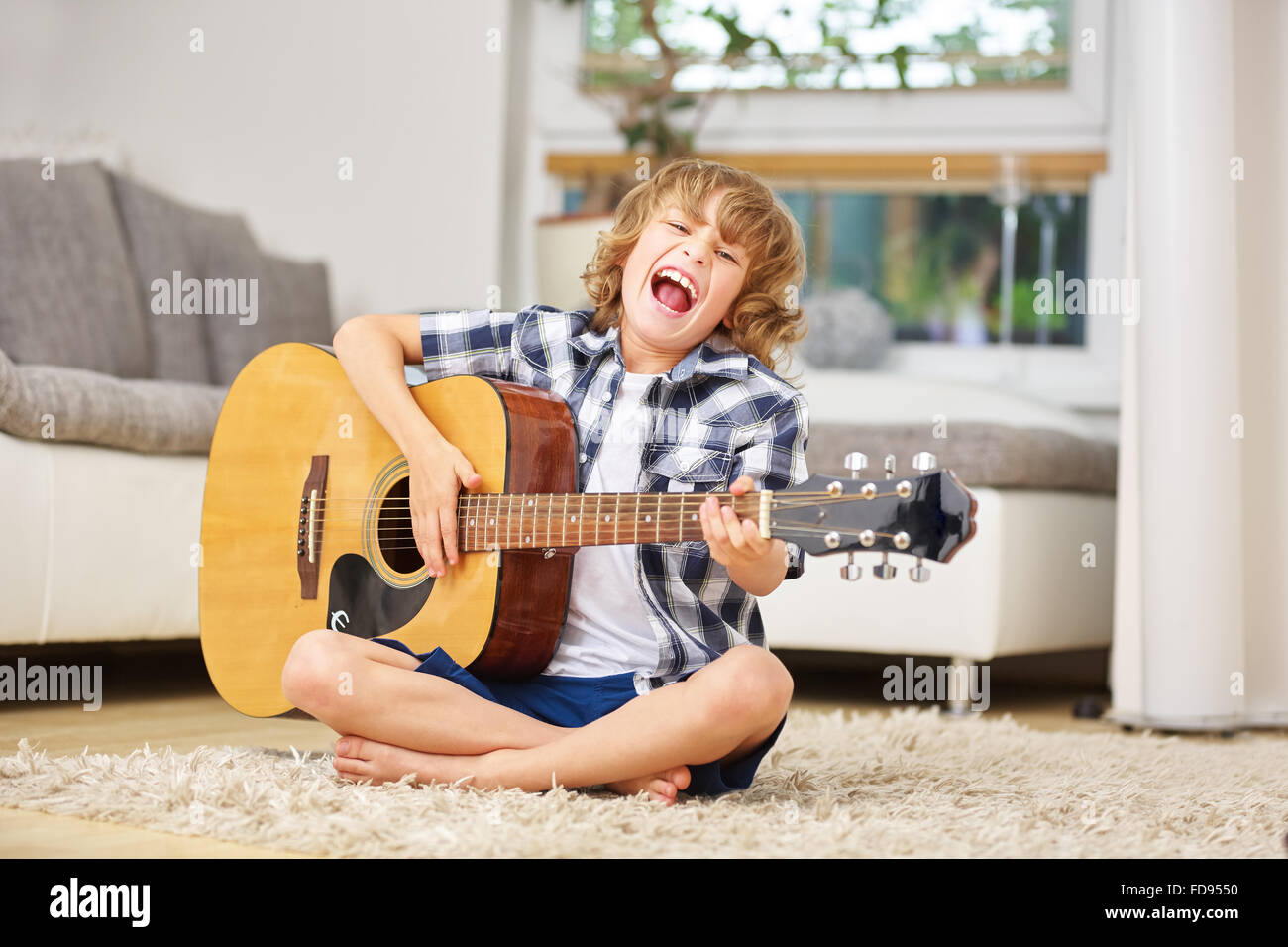 Loud mouth hires stock photography and images Alamy