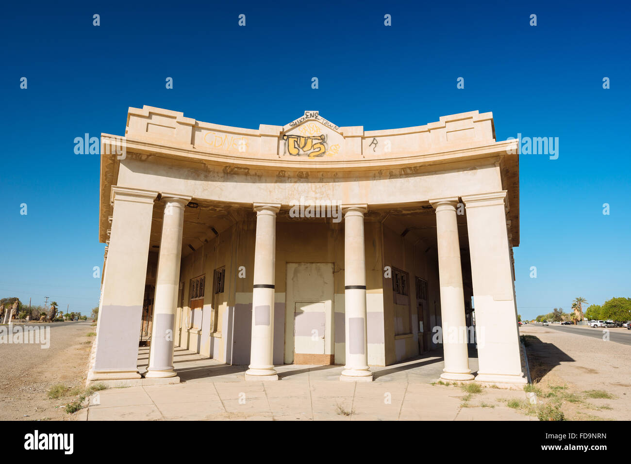 An abandoned building in Niland, California Stock Photo Alamy