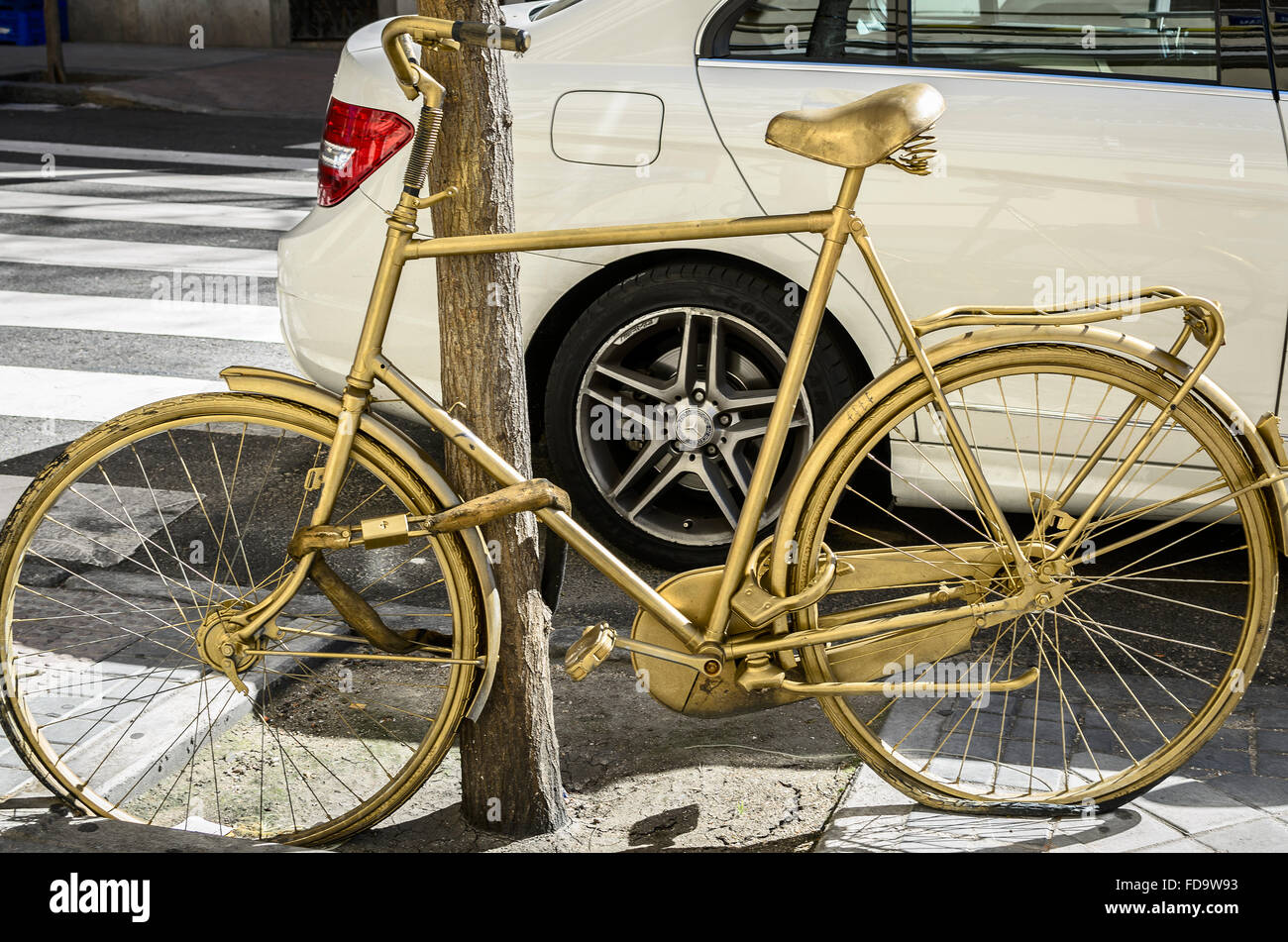 Golden bicycle hi-res stock photography and images - Alamy