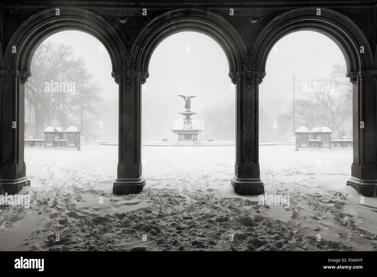 Bethesda Fountain in Central Park in Black & White, during a winter  snowstorm. Blizzard in Manhattan, New York City Stock Photo - Alamy