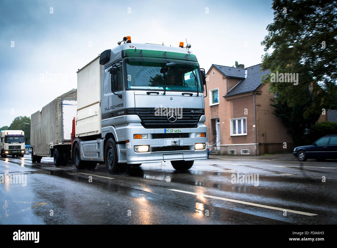 DEU, Germany, Herne, a Mercedes-Benz Actros truck. DEU, Deutschland, Herne,  ein Mercedes-Benz Actros LKW Stock Photo - Alamy