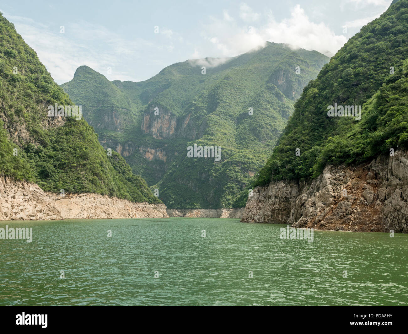 The Shennong Stream A Tributary Of The Yangtze River With Steep Limestone Cliffs After Being Flooded By The Three Gorges Dam Stock Photo