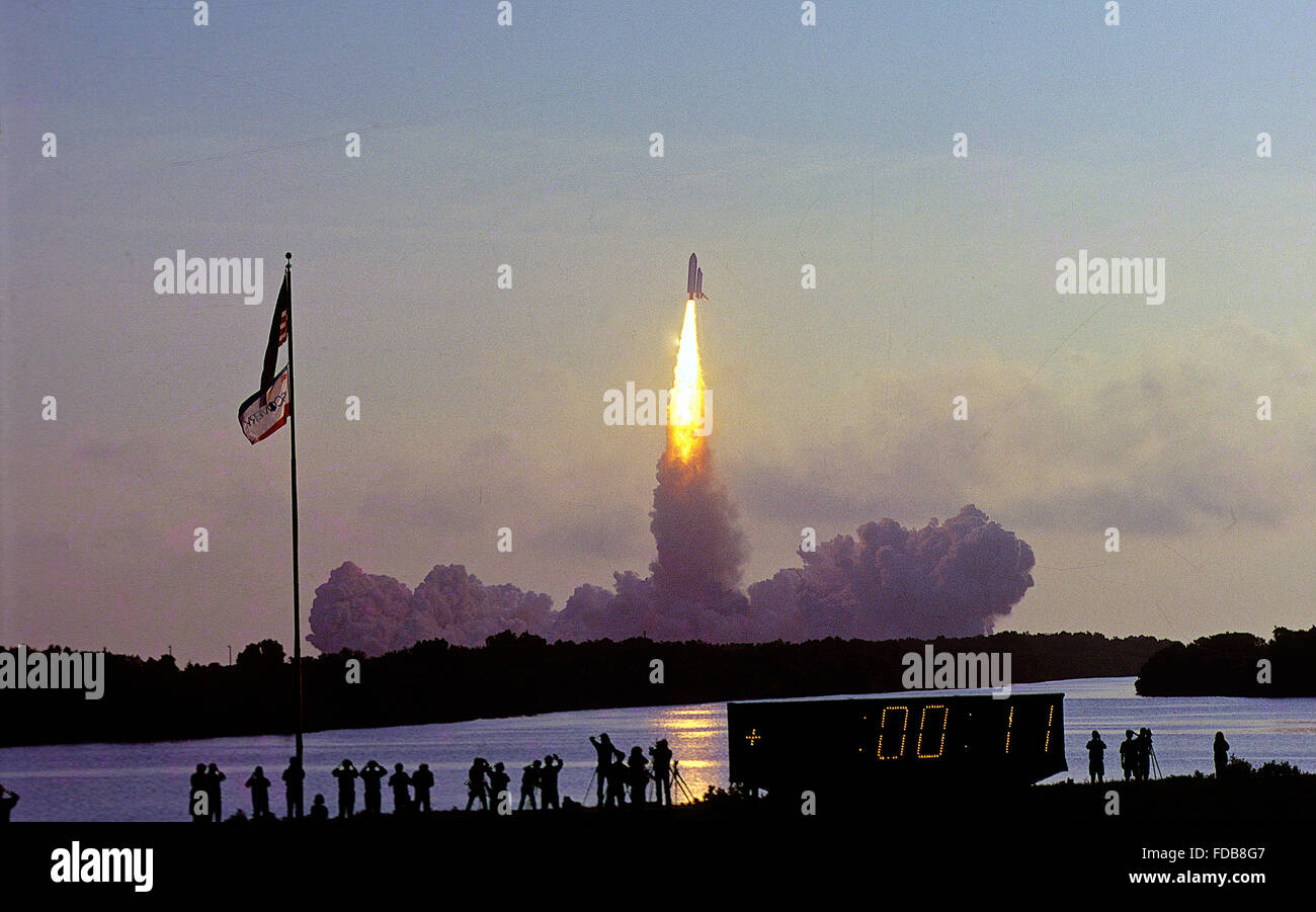 Merritt Island, Florida., USA, 28th April, 1991 With the mission clock in the foreground Space Shuttle 'Discovery' Lifts off from pad 39A on STS-39. Mission: Department of Defense, AFP-675; IBSS; SPAS-II Space Shuttle: Discovery Launch Pad: 39A Launched: April 28, 1991, 7:33:14 a.m. EDT Landing Site: Kennedy Space Center, Florida Landing: May 6, 1991, 2:55:37 p.m. EDT Mission Duration: 8 days, 7 hours, 22 minutes, 23 seconds Orbit Altitude: 190 nautical miles Orbit Inclination: 57 degrees Credit: Mark Reinstein Stock Photo