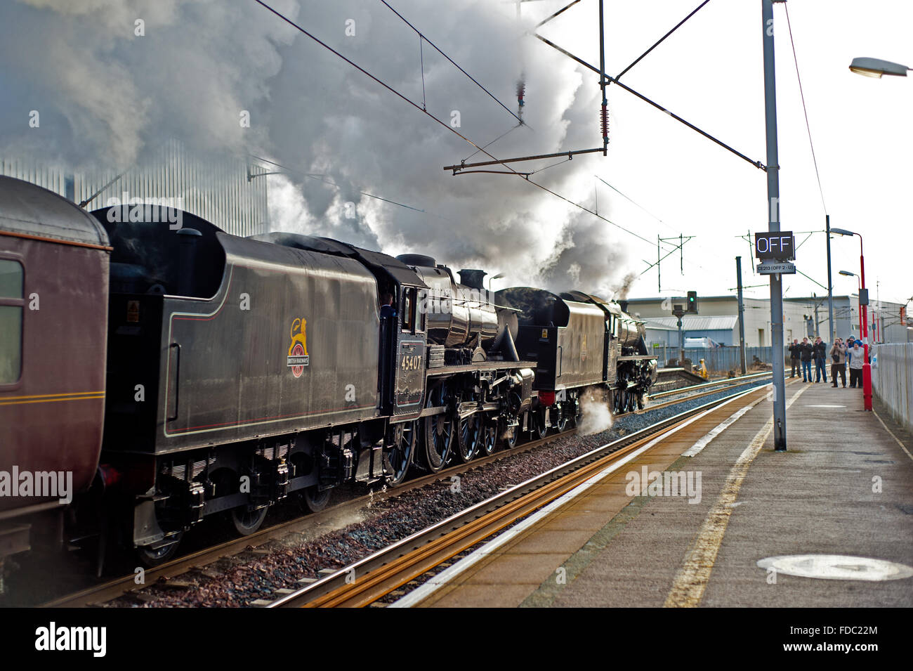 Black 5s Nos 45407 and 44871 storm through Penrith Station Stock Photo