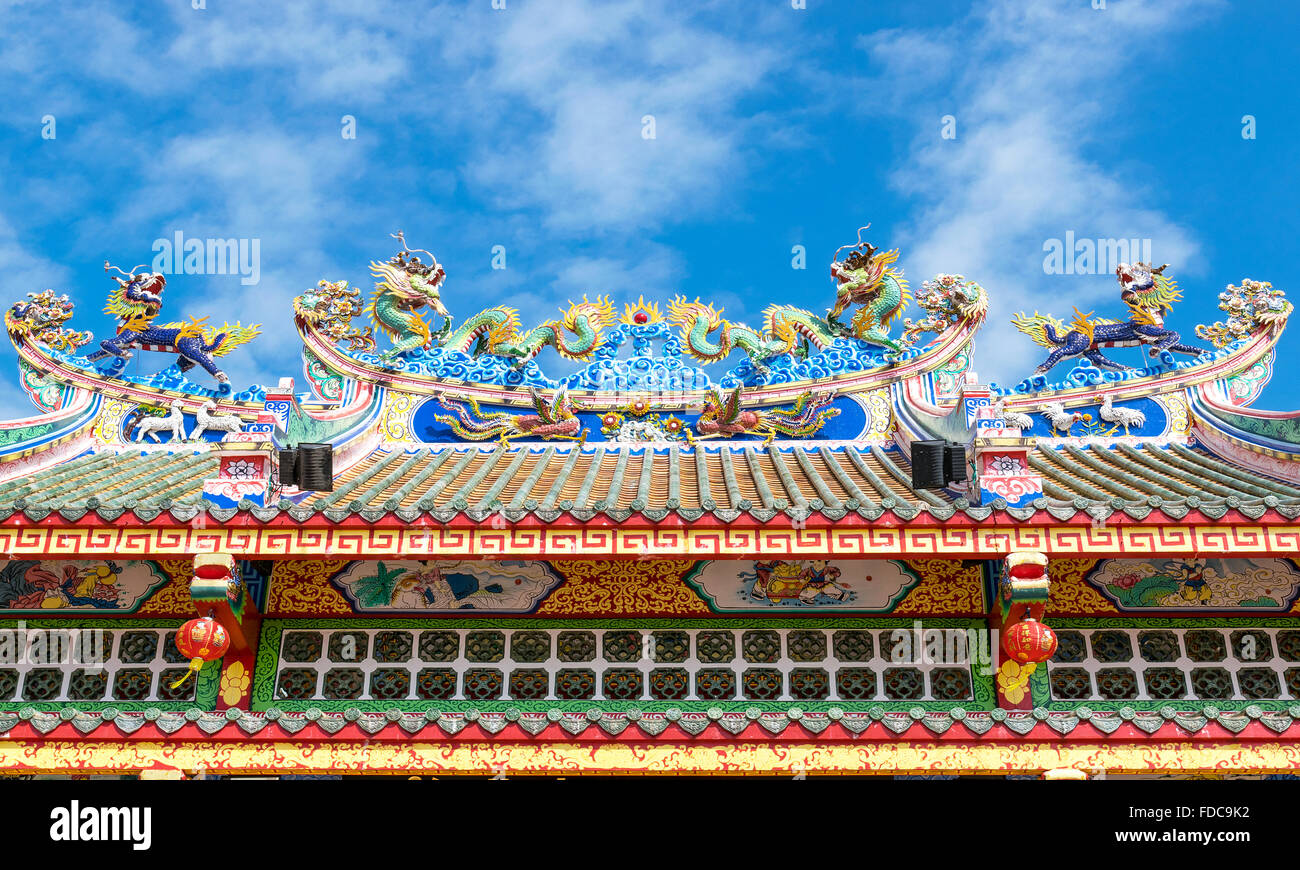 Pillar of dragon sculpture in chinese temple hi-res stock photography ...