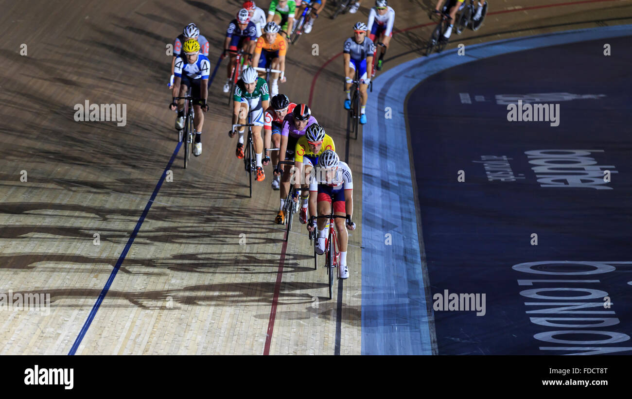 London, UK, 22 October 2015. 6 Day London. Ollie Wood leads the pack in the Madison at Lee Valley VeloPark, Stratford Stock Photo