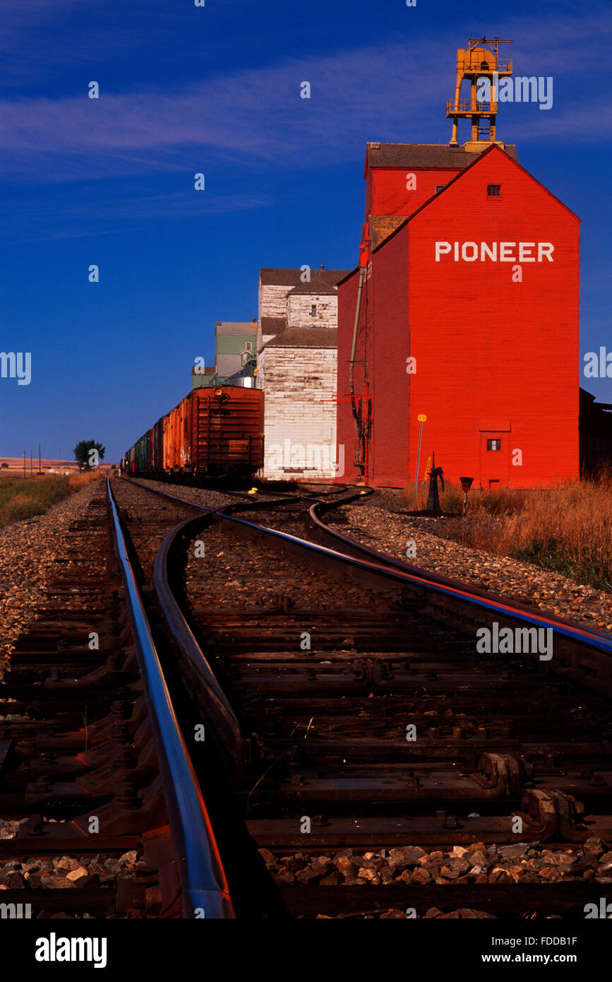 Grain elevators in Southern Alberta, Canada Stock Photo Alamy
