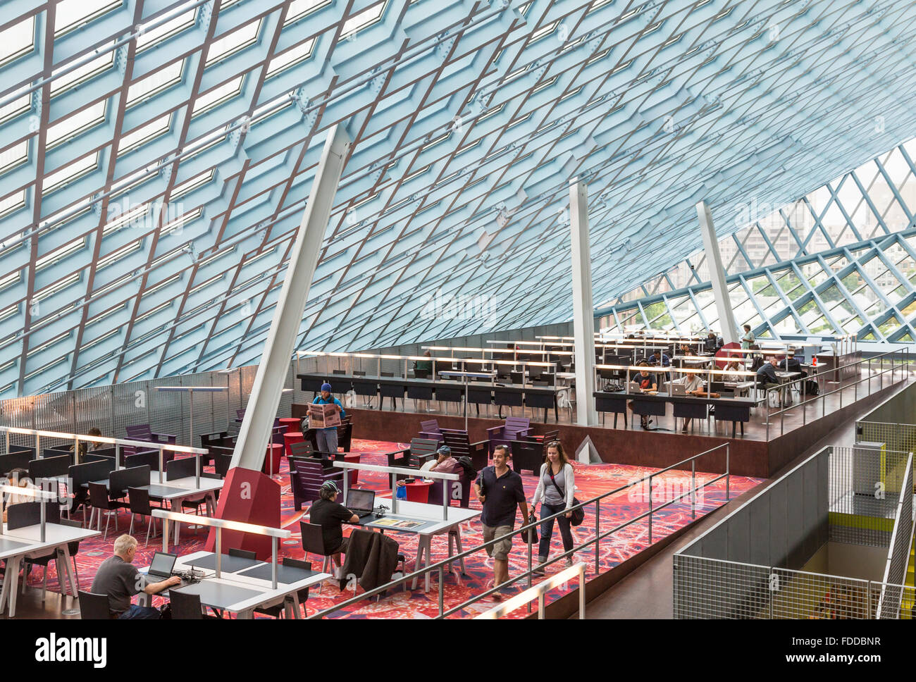 People in main reading room of the modern Seattle Central Library, designed by architects Rem Koolhaas and Joshua Prince-Ramus Stock Photo