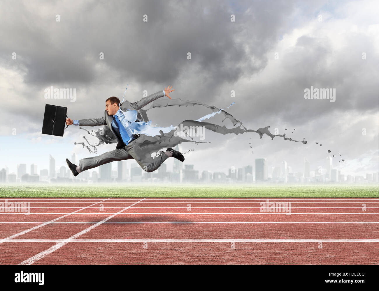 Суетливая женщина. Почему когда бежишь быстрее намокаешь. No work is running. No work is running. Непоседливый человек.