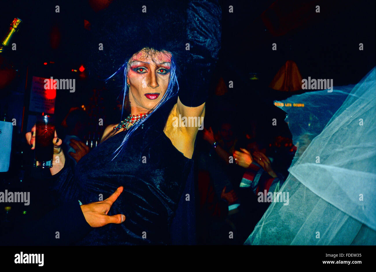 travesti actif paris