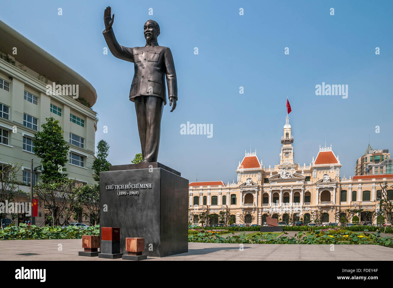 Viet Nam. Vietnam. East Asia. Ho Chi Minh city. Saigon Ho Chi Minh City Hall or Hotel de Ville de Saigon. Statue of Ho Chi Minh Stock Photo