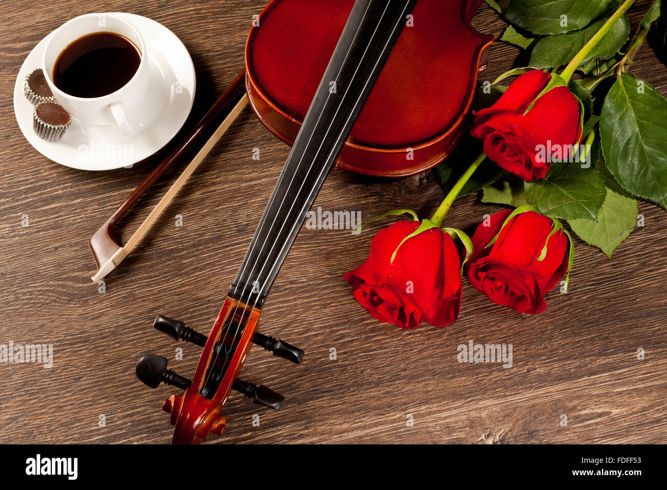 Red Roses And Violin Red roses and a violin on the table Stock Photo - Alamy