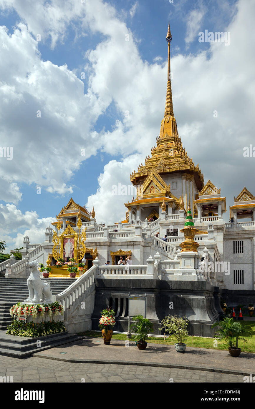 Wat traimit temple of the golden buddha hi-res stock photography and ...
