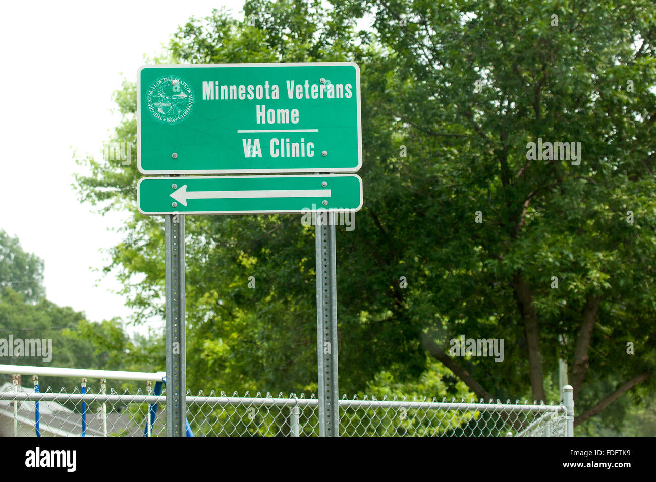 Directional arrow and sign to the Minnesota Veterans Home and VA Clinic