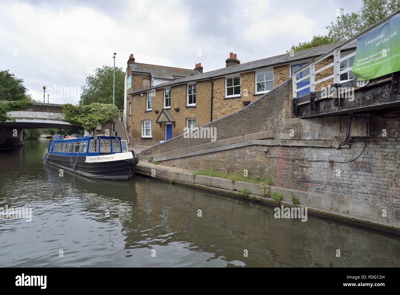 Narrow boat canal hi-res stock photography and images - Alamy