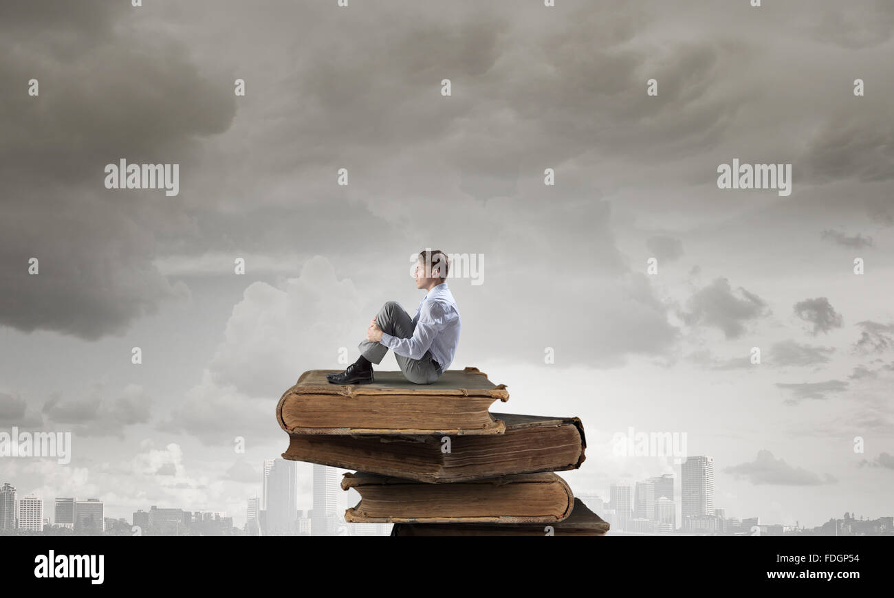 мудрые мысли об одиночестве женщины. одинокий человек мудрый человек. человек в одиночестве в поле. мать тереза обои. почему умные люди становятся одинокими.