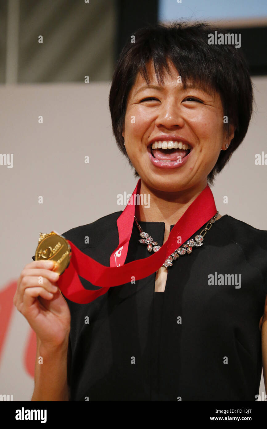 Osaka, Japan. 31st Jan, 2016. Kayoko Fukushi Marathon : Kayoko Fukushi poses with her gold medal during the 2016 Osaka International Ladies Marathon Award Ceremony in Osaka, Japan . © Yusuke Nakanishi/AFLO SPORT/Alamy Live News Stock Photo