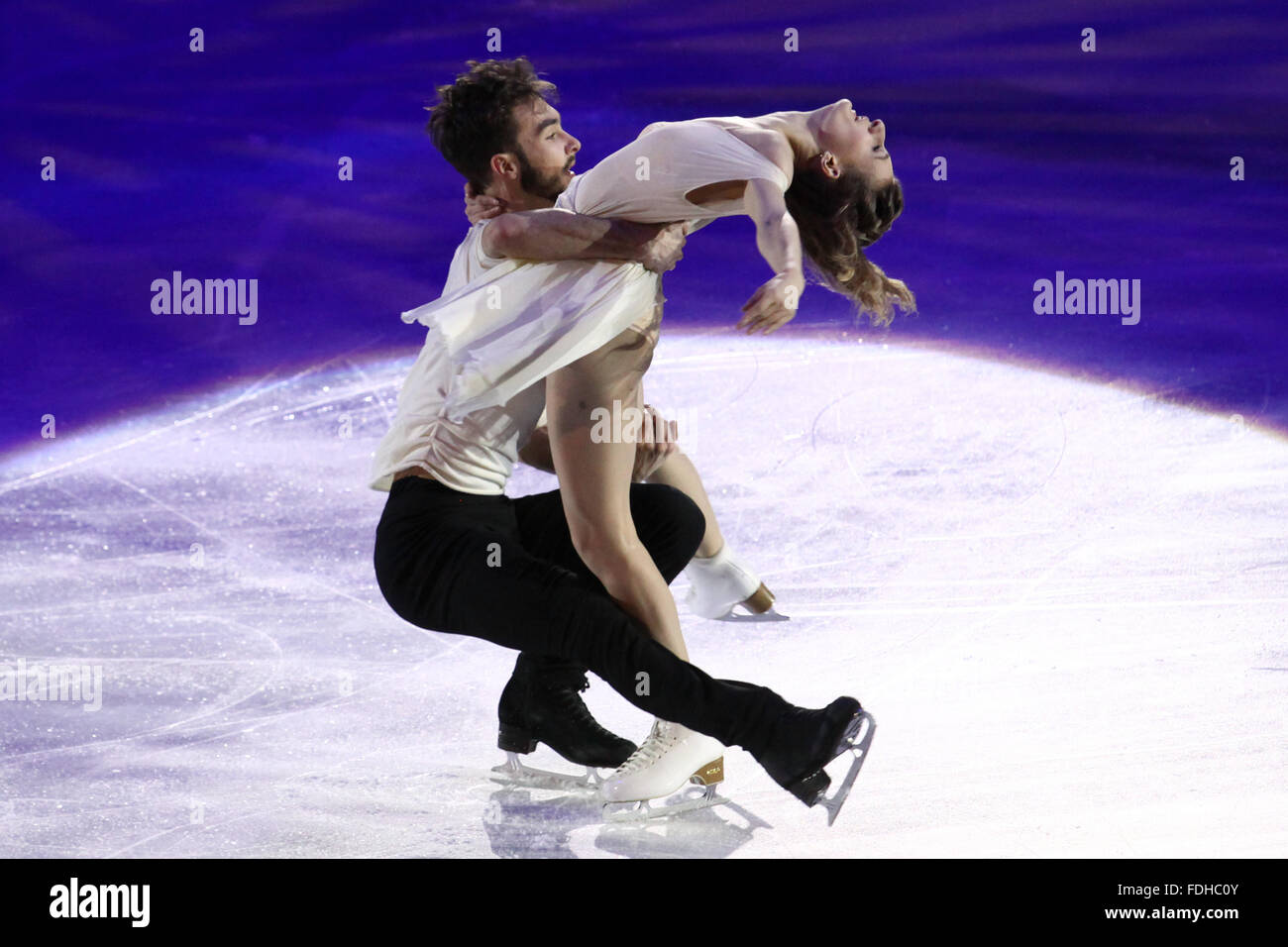 (160201) -- BRATISLAVA, Feb. 1, 2016(Xinhua) -- Russian figure skaters Ekaterina Bobrova and Dmitri Soloviev, bronze medailists in ice dance, perform during ending gala-exbibition ceremony of the 79th European figure skating championships in Bratislava, capital of Slovakia, on Jan. 31, 2016. (Xinhua/Andrej Klizan) Stock Photo