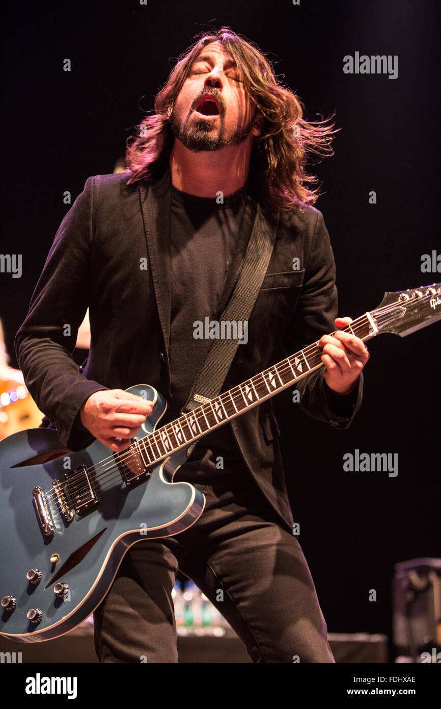 Guitarist dave grohl hires stock photography and images Alamy