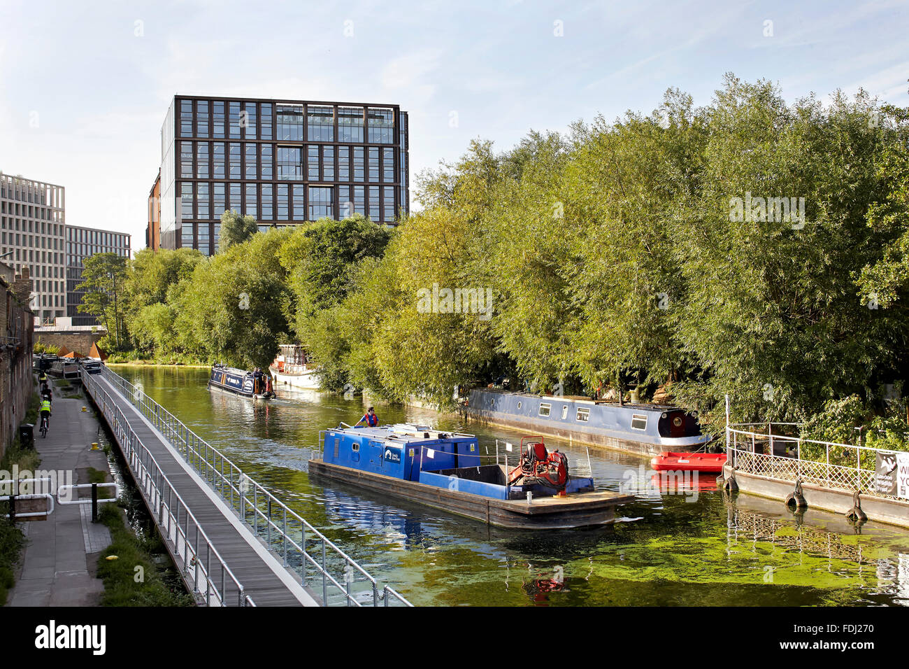 Regent's Canal with narrowboats and new building beyond. 5 Pancras Square, London, United Kingdom. Architect: Bennetts Associate Stock Photo