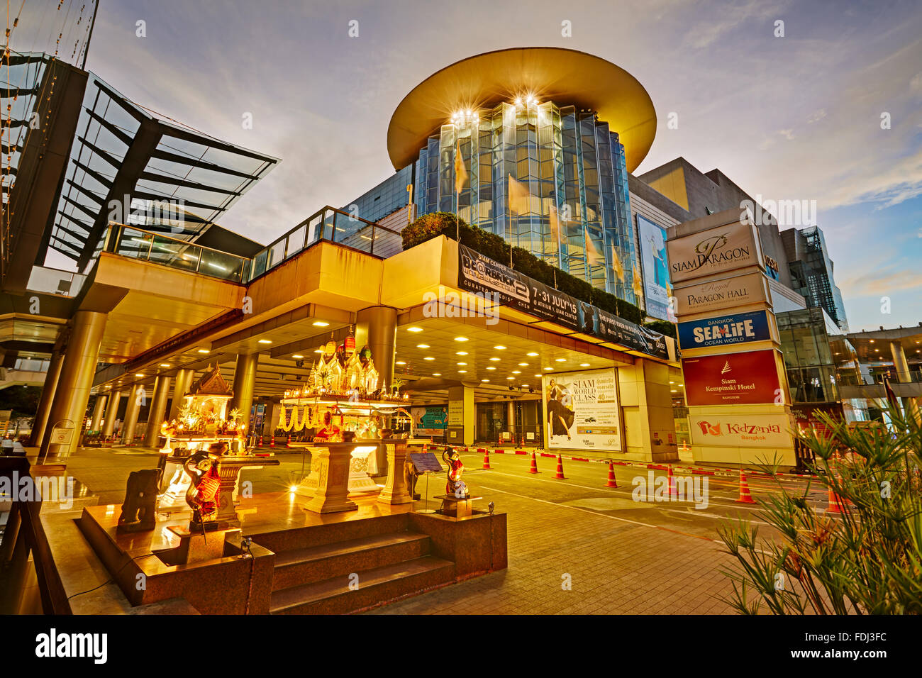 Siam Paragon Shopping Mall Bangkok Thailand Stock Photo Alamy