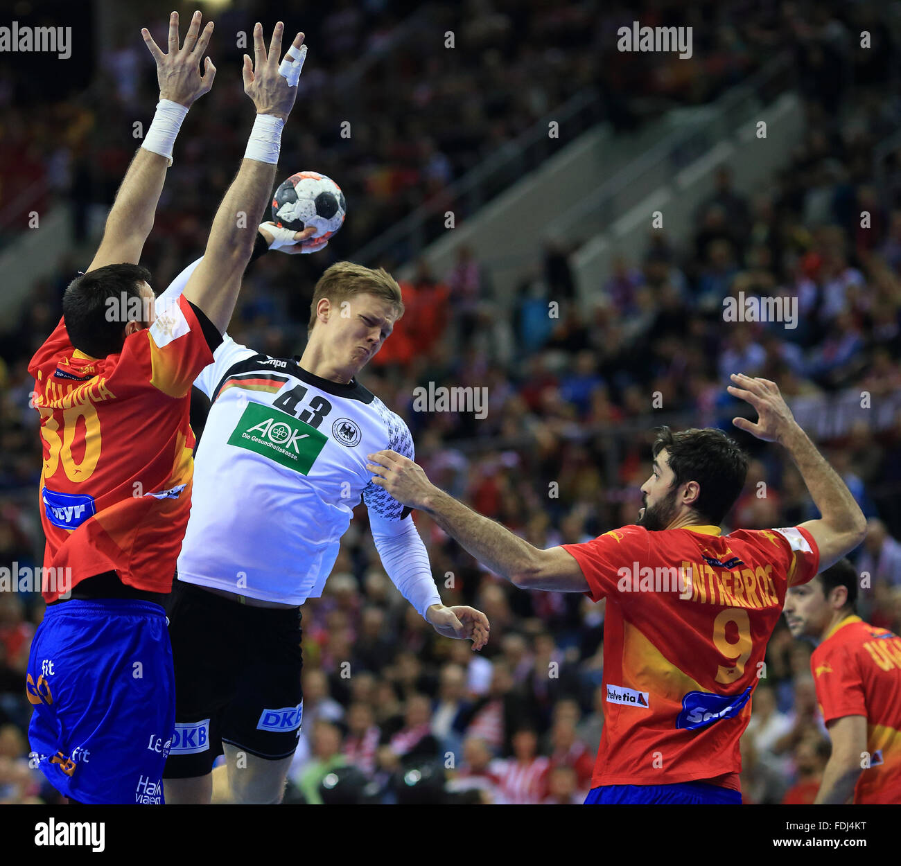 Krakow, Poland. 31st Jan, 2016. Germany's Niclas Pieczkowski (C) in action against Spain«s Gedeon Guardiola (L) an Raul Entrerrios during the 2016 EHF European Men's Handball Championship final between Germany and Spain at the Tauron Arena in Krakow, Poland, 31 January 2016. Germany defeated Spain by 24-17. Photo: Jens Wolf/dpa/Alamy Live News Stock Photo