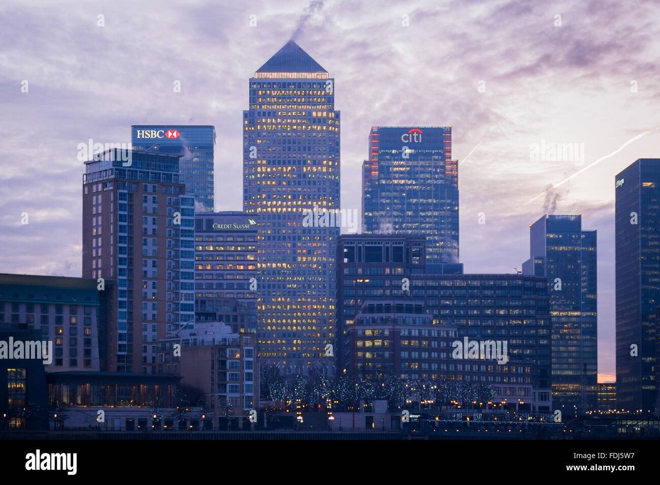 Front skyline canary wharf hi-res stock photography and images - Alamy