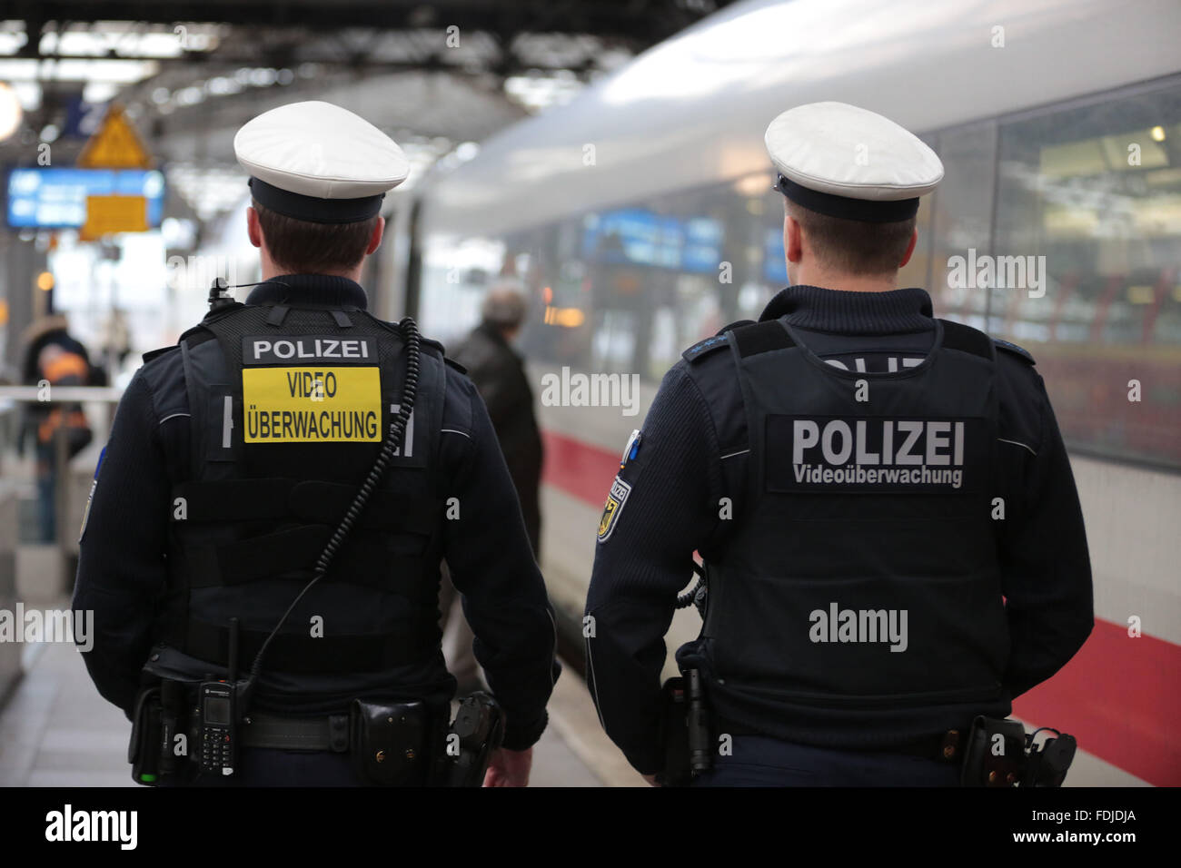 Cologne, Germany. 01st Feb, 2016. Officers of the federal police patrol ...
