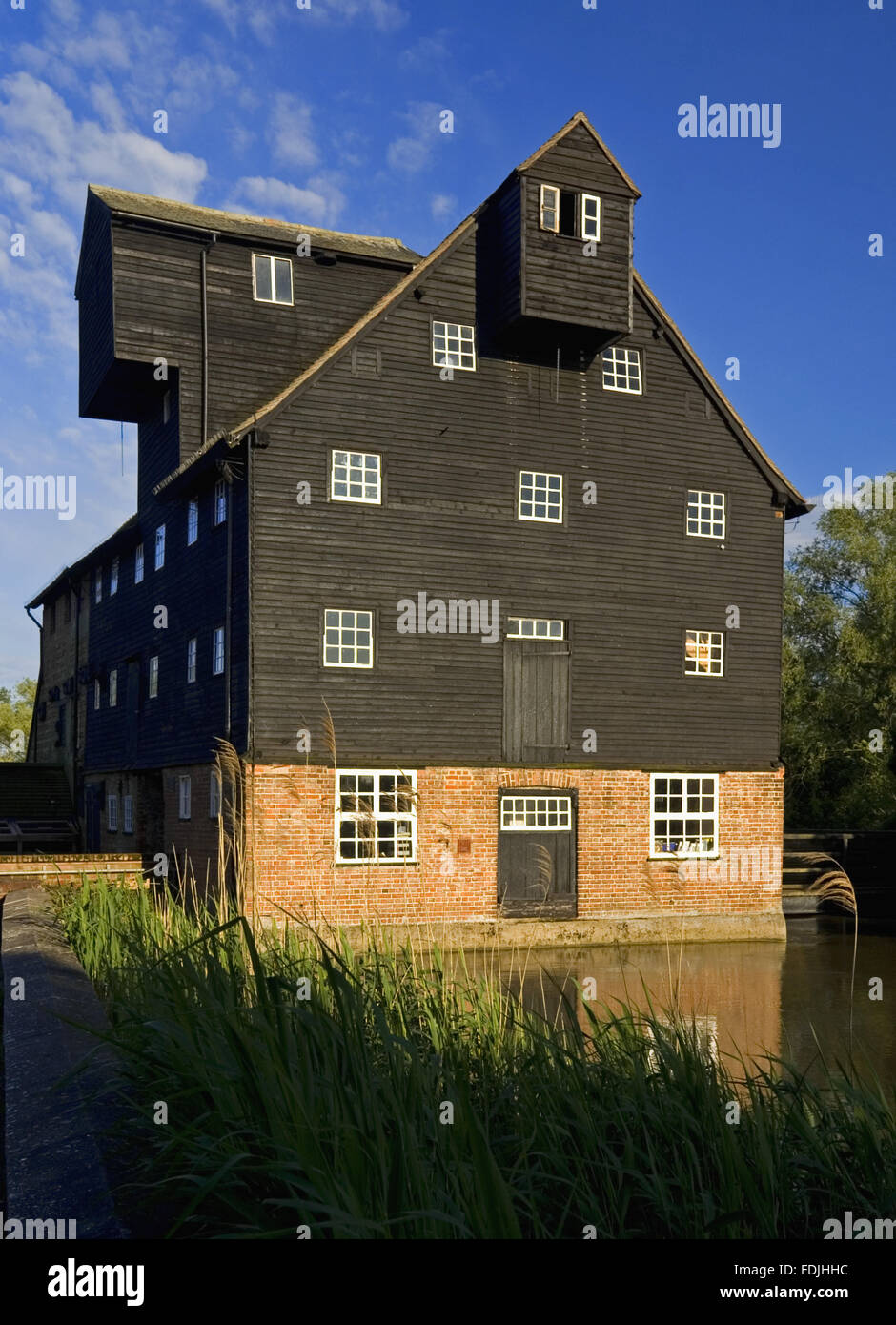 Houghton Mill, an eighteenth-century watermill, the last working watermill on the Great Ouse in Cambridgeshire. Stock Photo