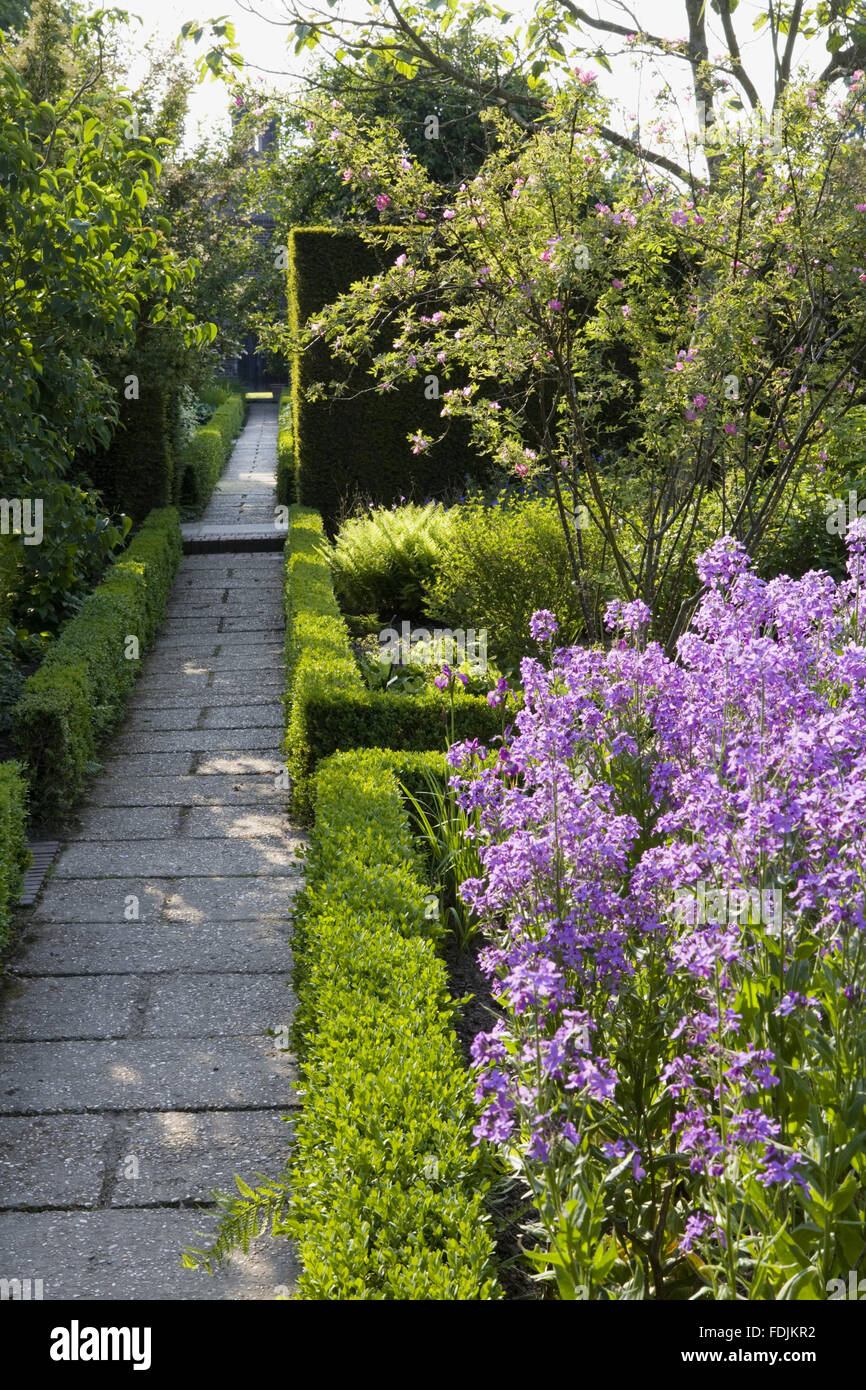 Box edged planting hi-res stock photography and images - Alamy