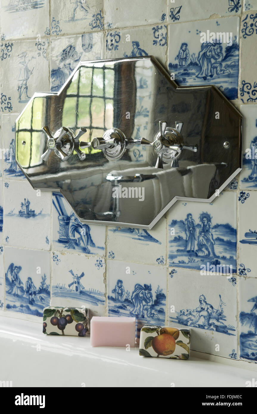 Interiors country bathrooms hires stock photography and images Alamy