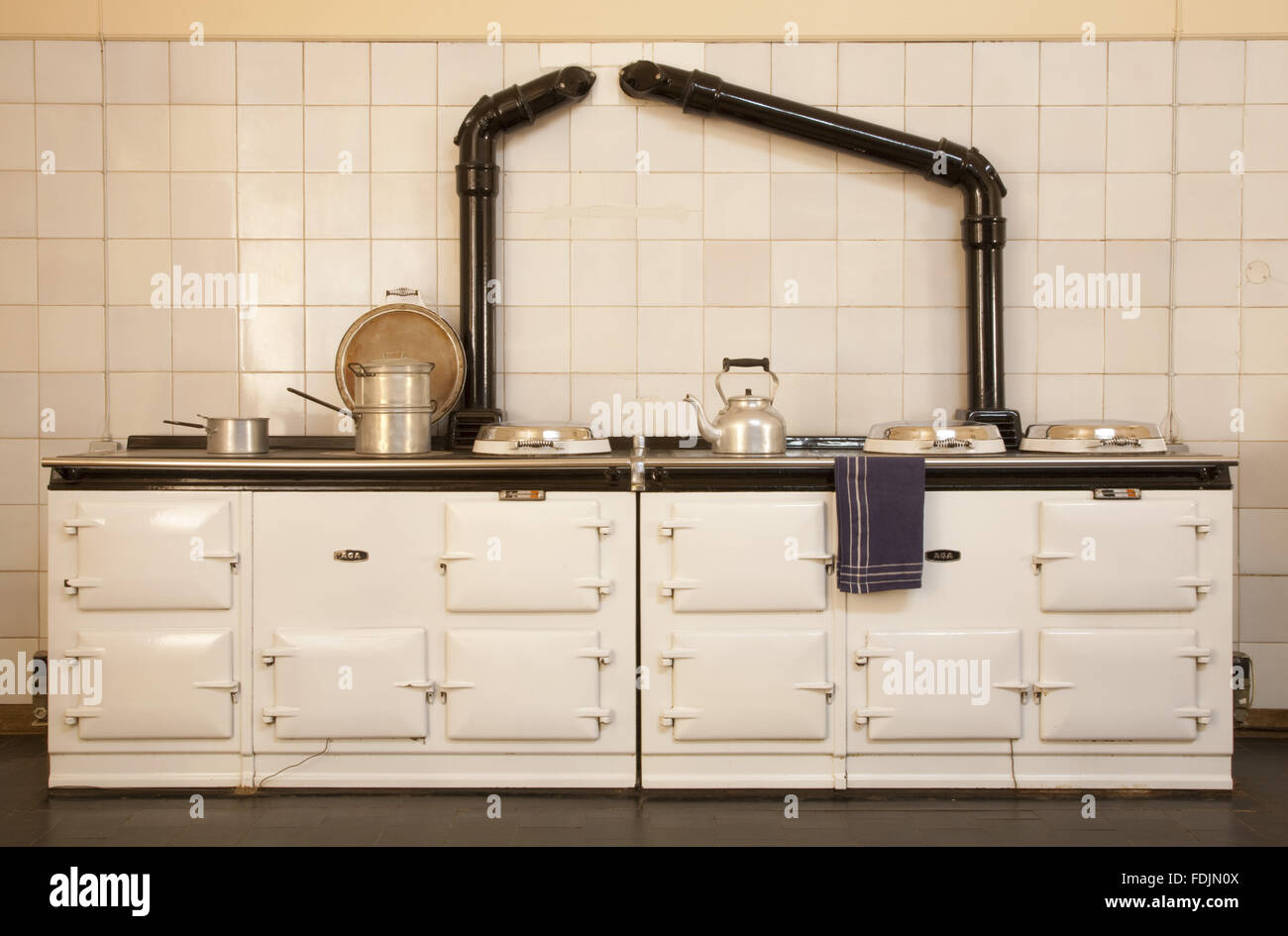 Interiors kitchen aga traditional hires stock photography and images