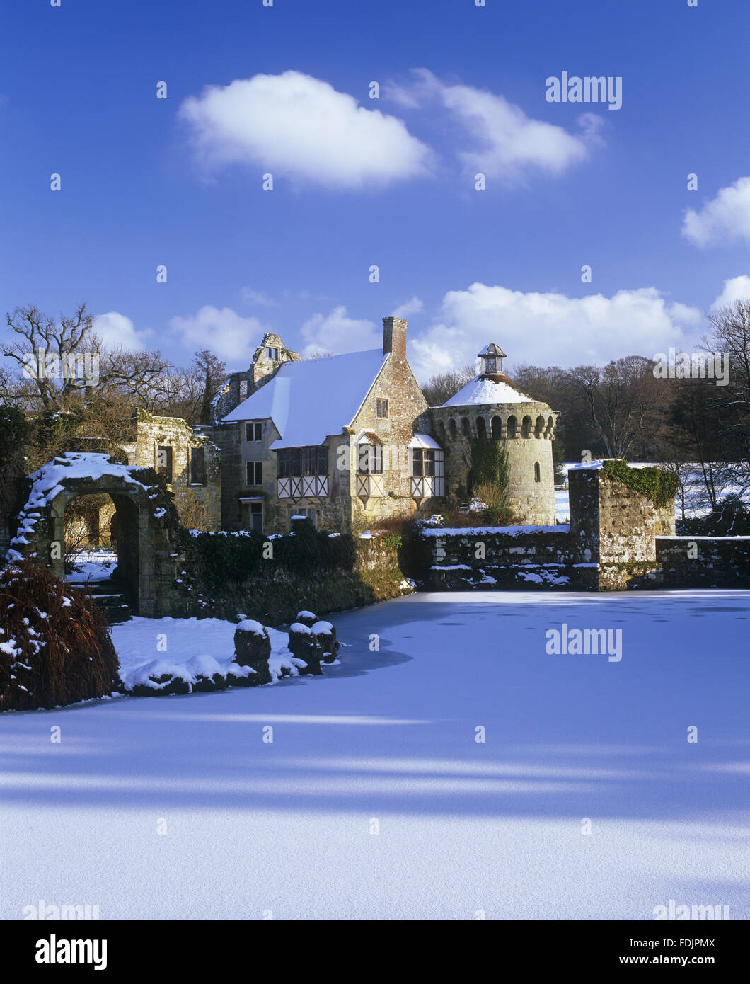 The picturesque fourteenth-century ruined castle in winter, under a heavy snow at Scotney Castle, Lamberhusrt, Kent. Stock Photo
