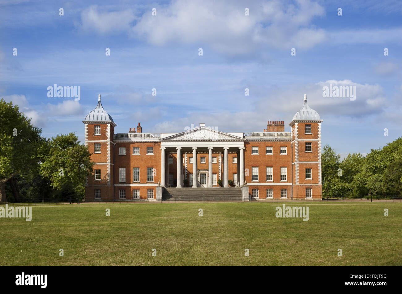 The east front with the 'transparent' portico at Osterley, Middlesex. The house, originally Elizabethan, was remodelled in 1760 - 80 by Robert Adam. Stock Photo