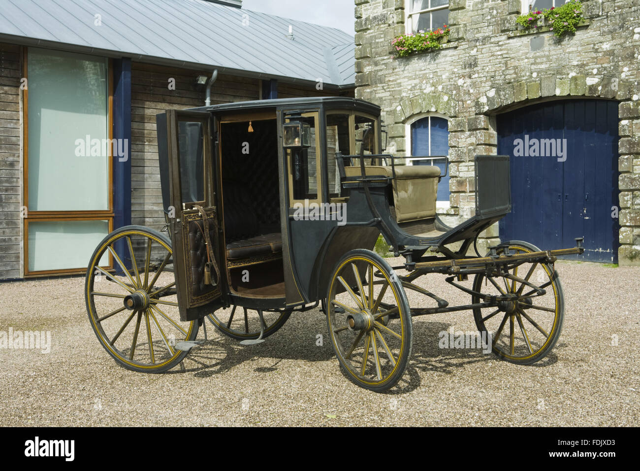 Planet Centorus  - Pagina 4 The-double-brougham-1893-part-of-the-national-trusts-carriage-museum-FDJXD3