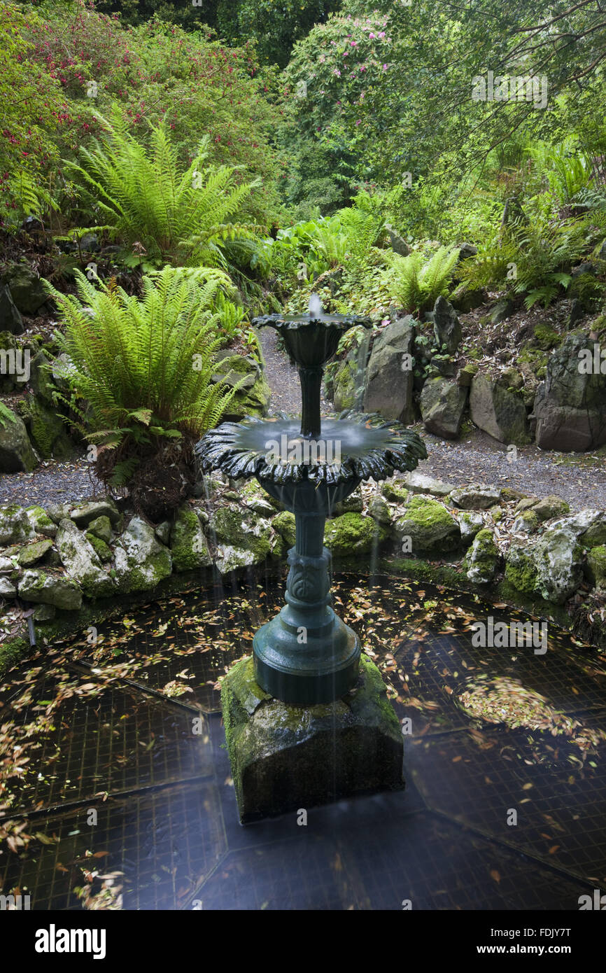 Fountain garden england hi-res stock photography and images - Alamy