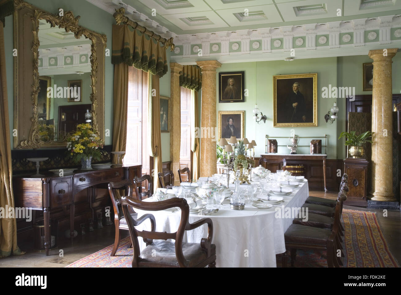 Roman dining room hi-res stock photography and images - Alamy