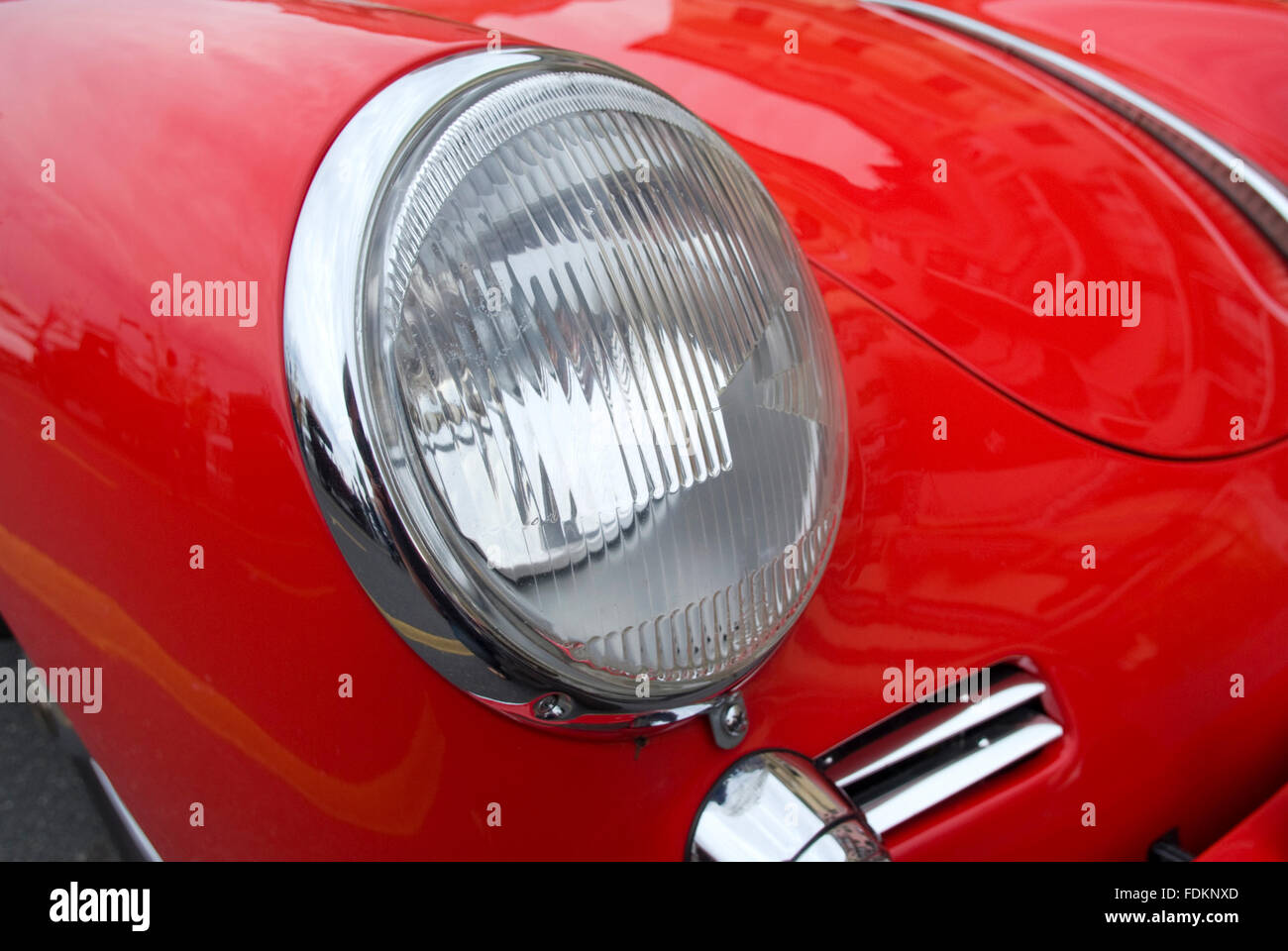 Vintage car headlight hi-res stock photography and images - Alamy