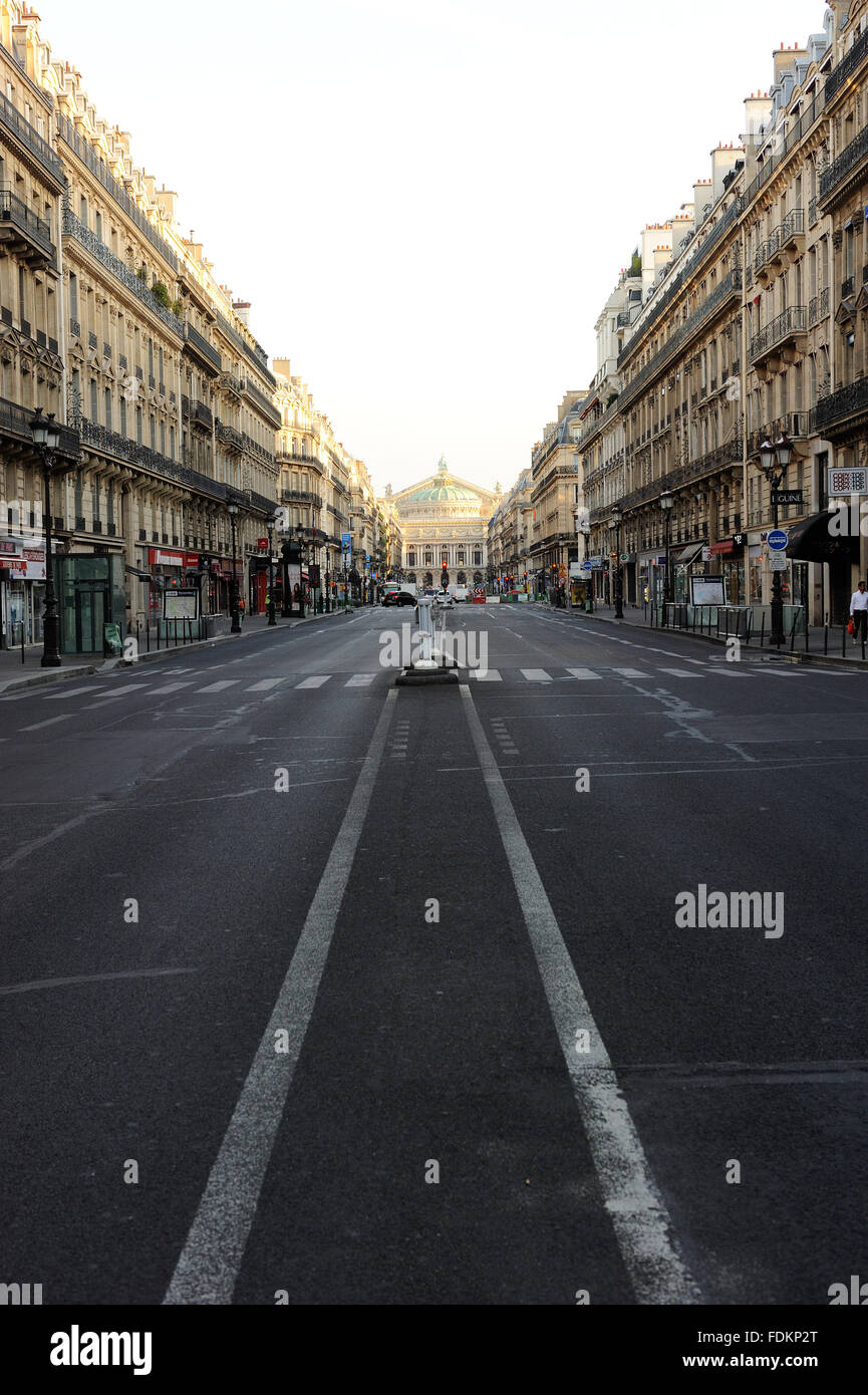 Empty Paris -  15/08/2013  -  France / Ile-de-France (region) / Paris  -  Opera boulevard with the Opera in background. Deserted Stock Photo