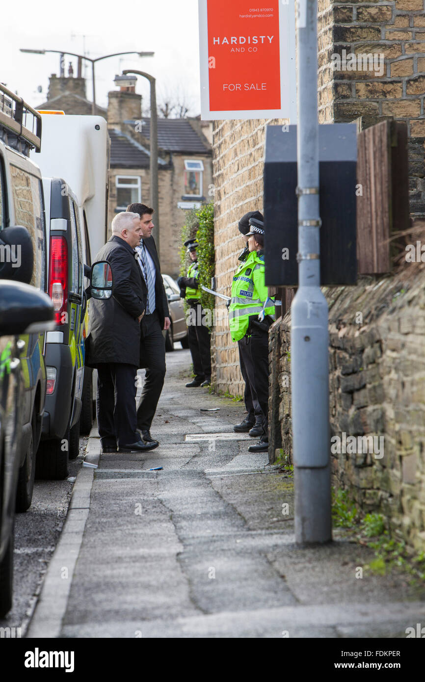 Bradford, UK. 1st February, 2016.  Two bodies were found at a house in Cross Road, Idle last night. Credit:  Rob Ford/Alamy Live News Stock Photo